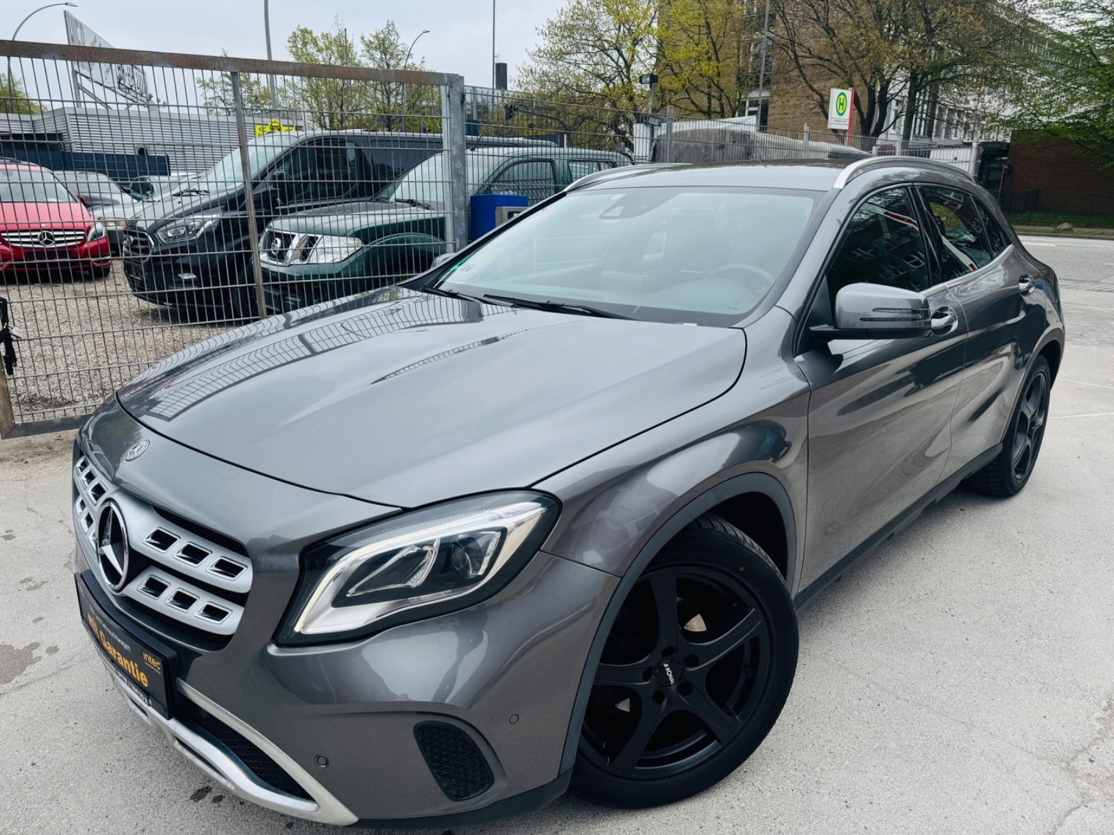 MERCEDES-BENZ GLA 180*NAVI*LED*PDC*Urban*SHZ*Schaltwippen*