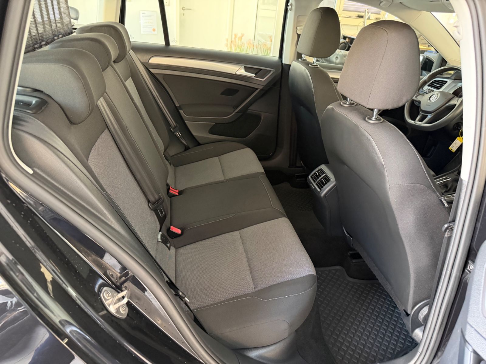 Fahrzeugabbildung Volkswagen Golf VII Variant Trendline BMT