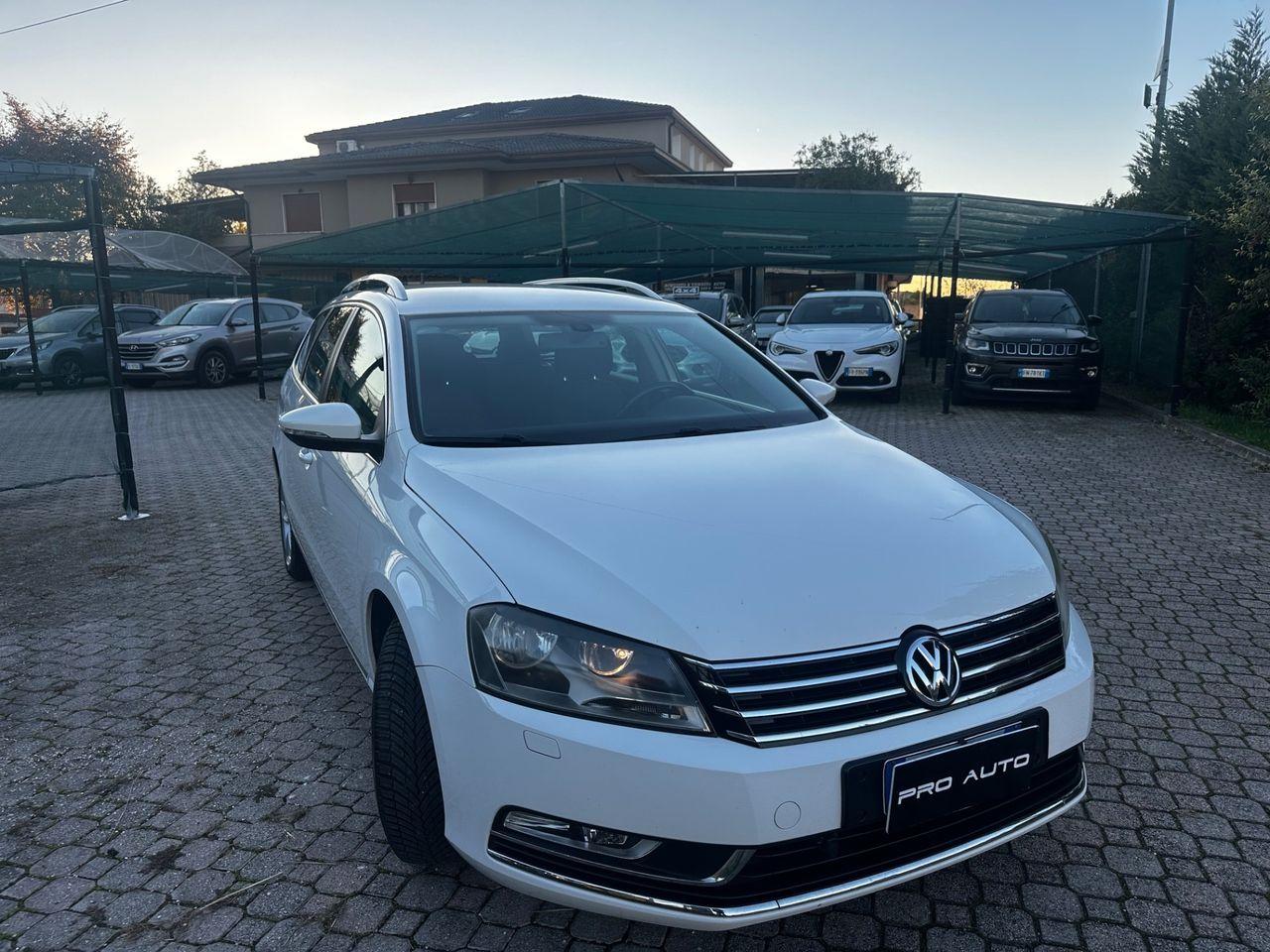 Volkswagen Passat 2013 — салон