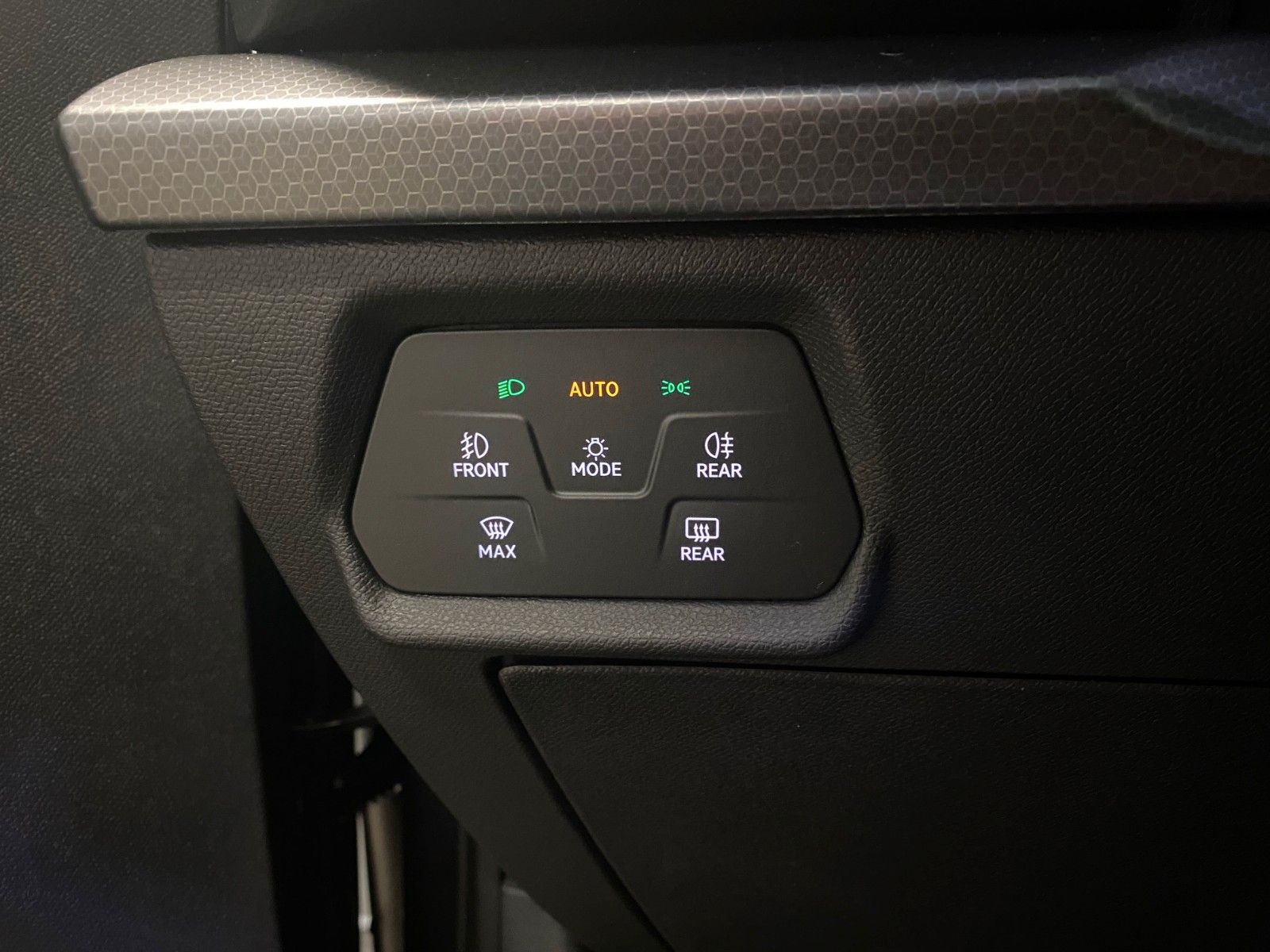 Fahrzeugabbildung SEAT Leon 1.5 TSI STYLE+R Kamera+ACC+3 Zonen KLIMA+BC