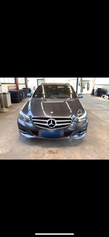 Image of Mercedes-Benz E 220