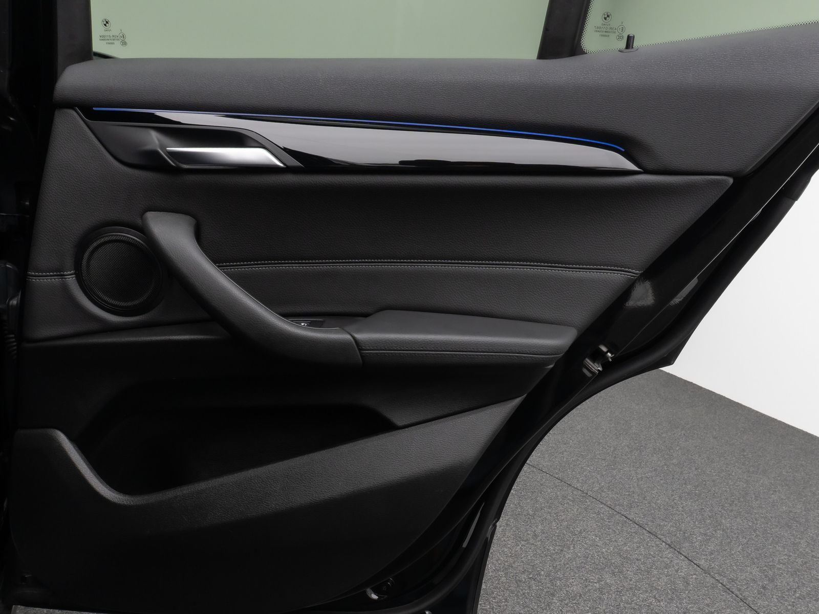 Fahrzeugabbildung BMW X2 sD18i Panorama Parkassist DAB HiFi AHK LED