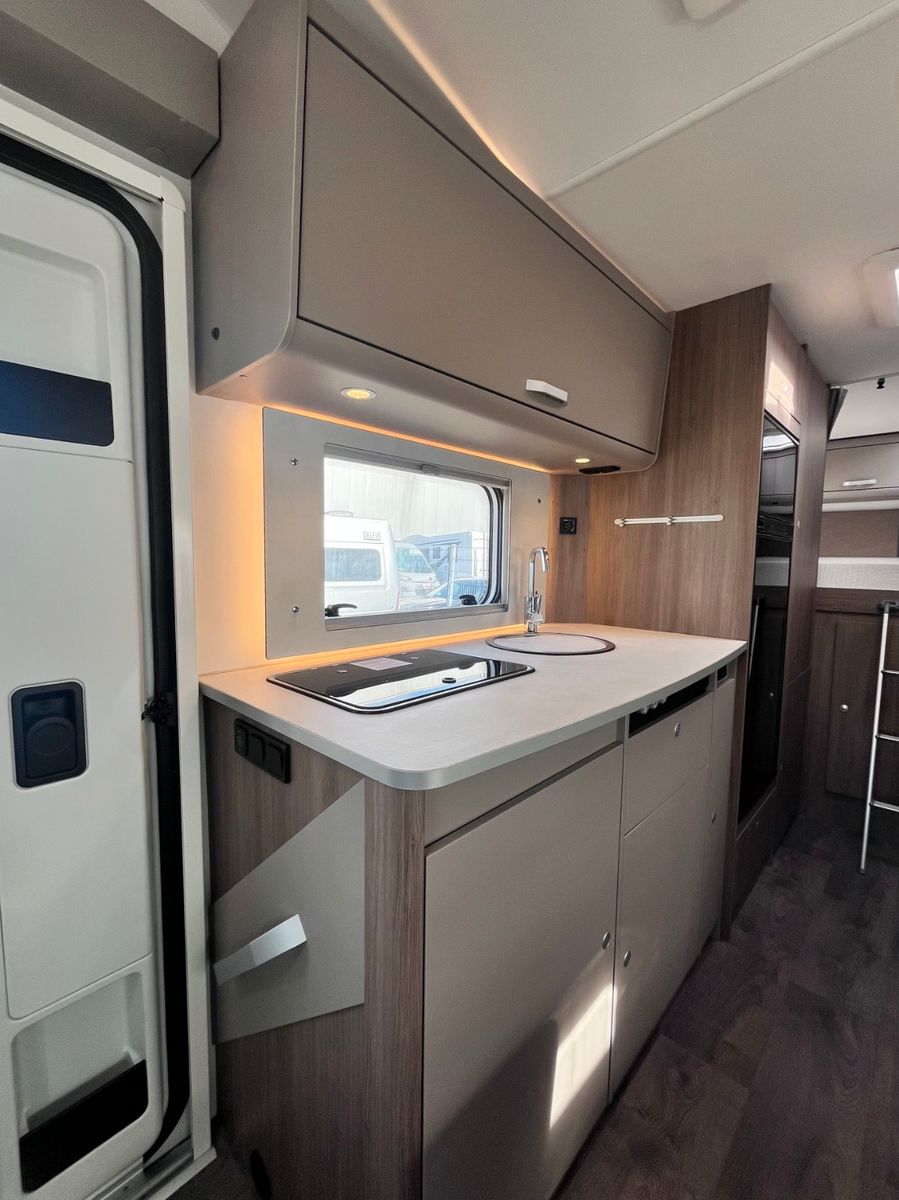 Fahrzeugabbildung Carado A-464 pro 2025 -Markise, Fahrradträger-