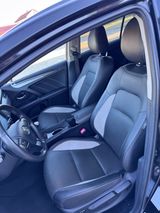Toyota Avensis 1,8, Leder, Anhängerkupplung,  - Toyota Avensis aus 2017