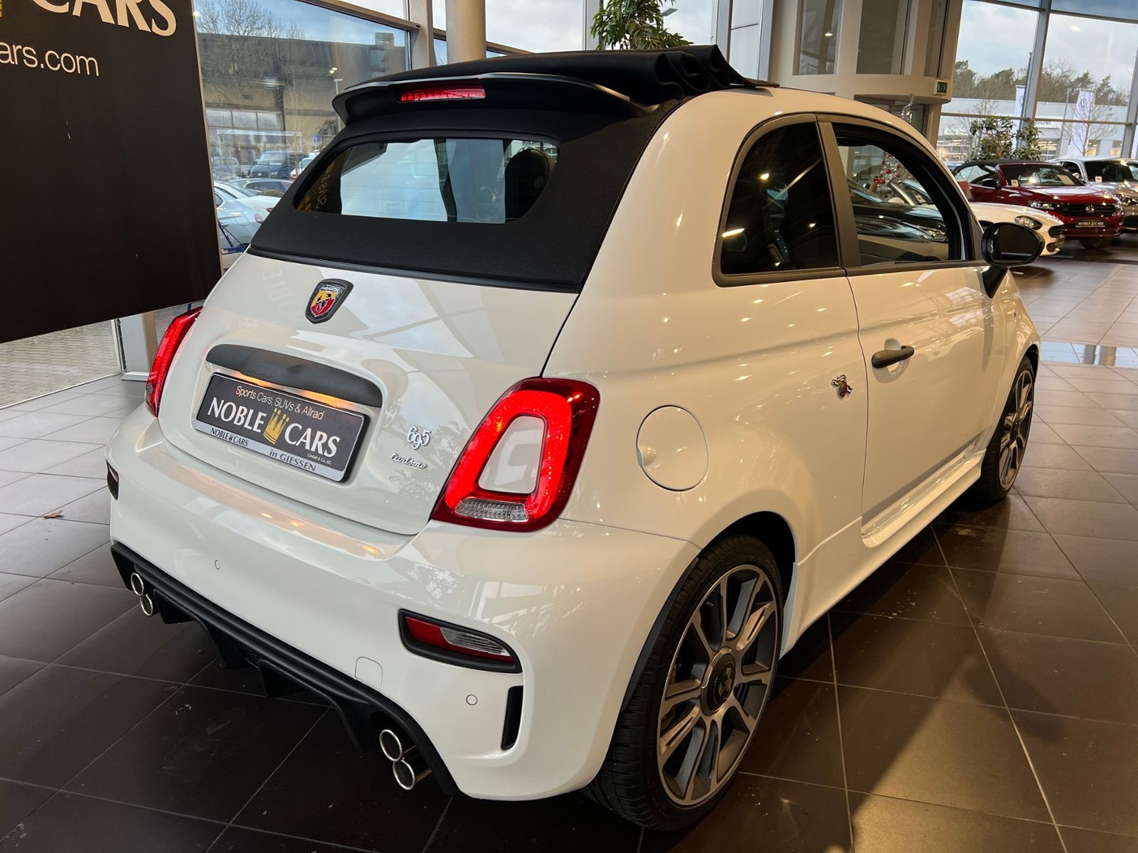 Fahrzeugabbildung Abarth 695C KLIMA LEDER NAV DAB PDC ALU