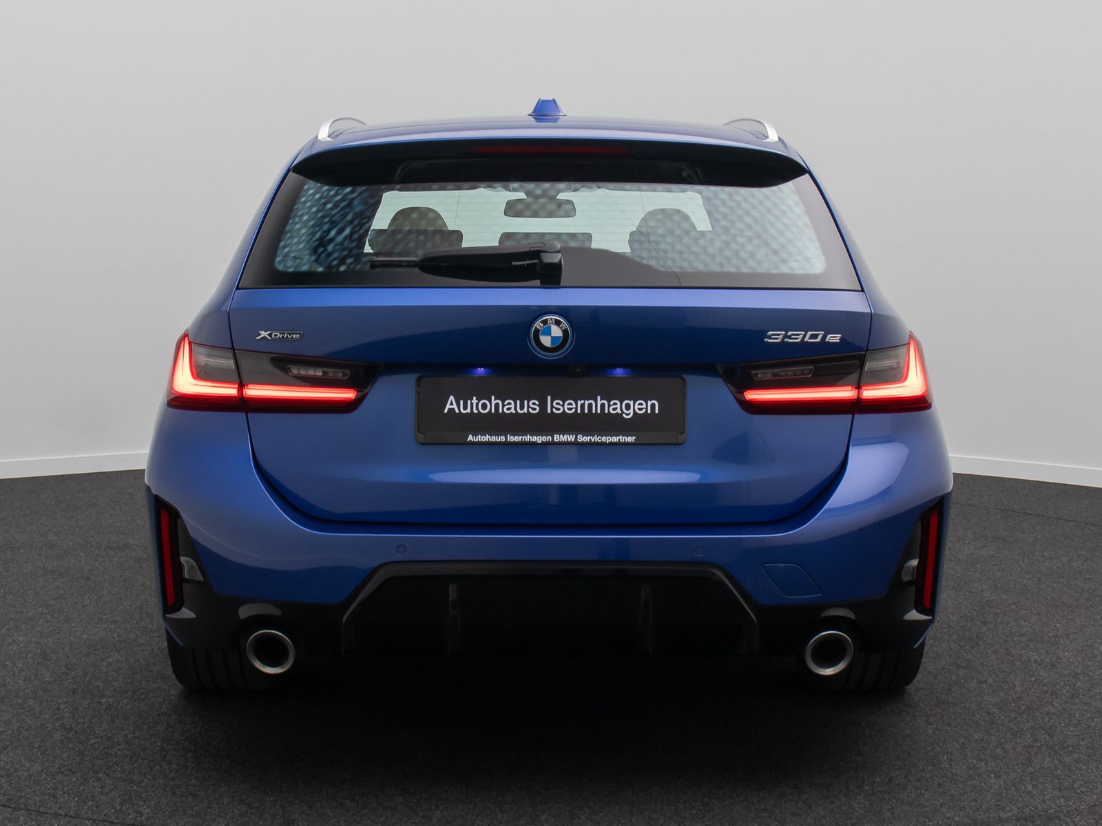 Fahrzeugabbildung BMW 330e xD  M Sport Panorama Kamera HUD DAB HiFi