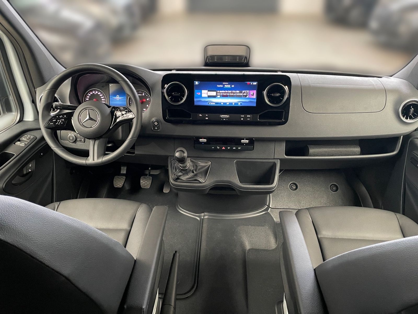 Fahrzeugabbildung Mercedes-Benz Sprinter 317 Mixto PRO L3H2 5 Sitze 3,5t AHK