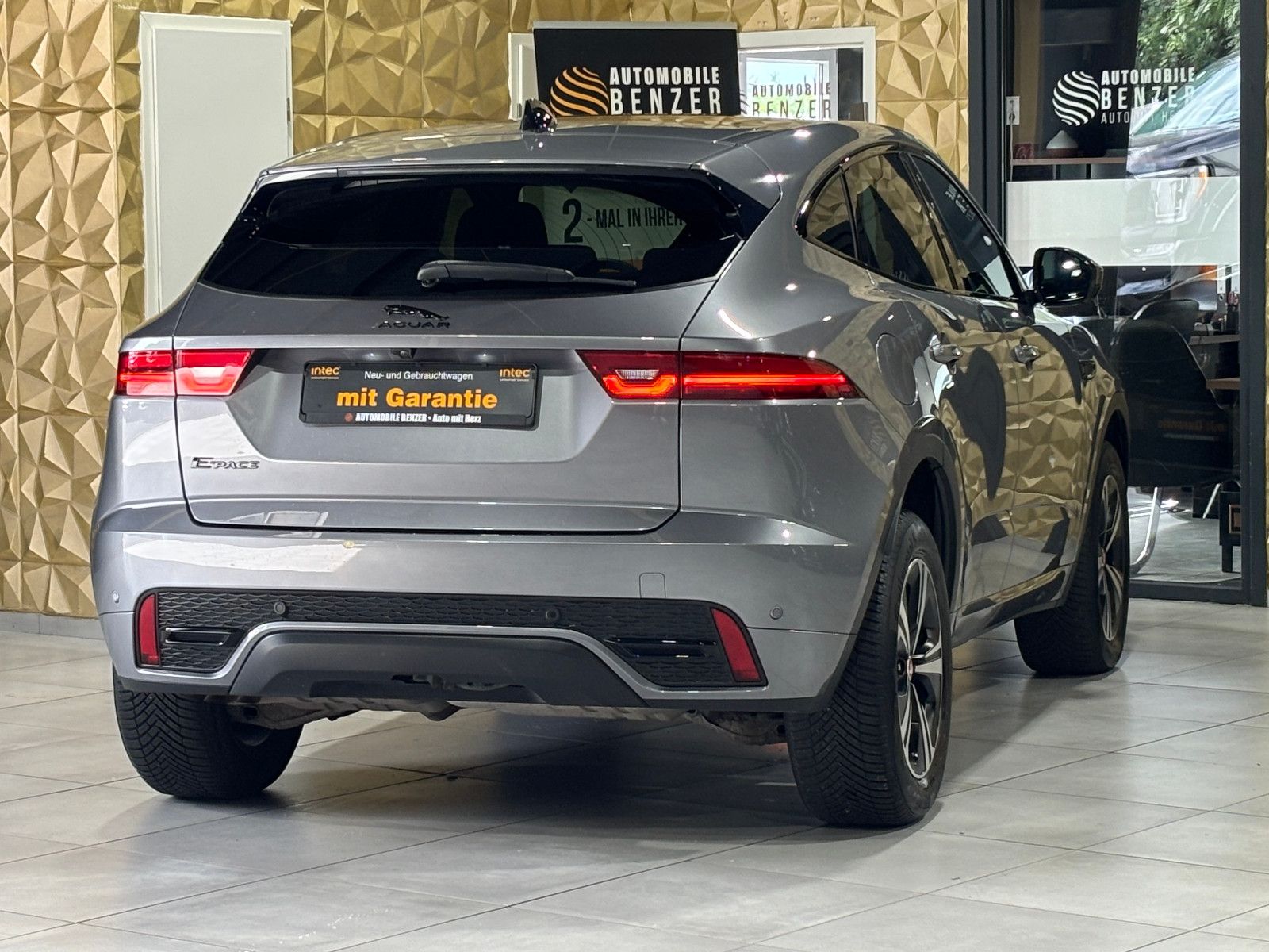 Fahrzeugabbildung Jaguar E-PACE R-Dynamic/AWD/PANORAMA/KAMERA/MERIDIAN