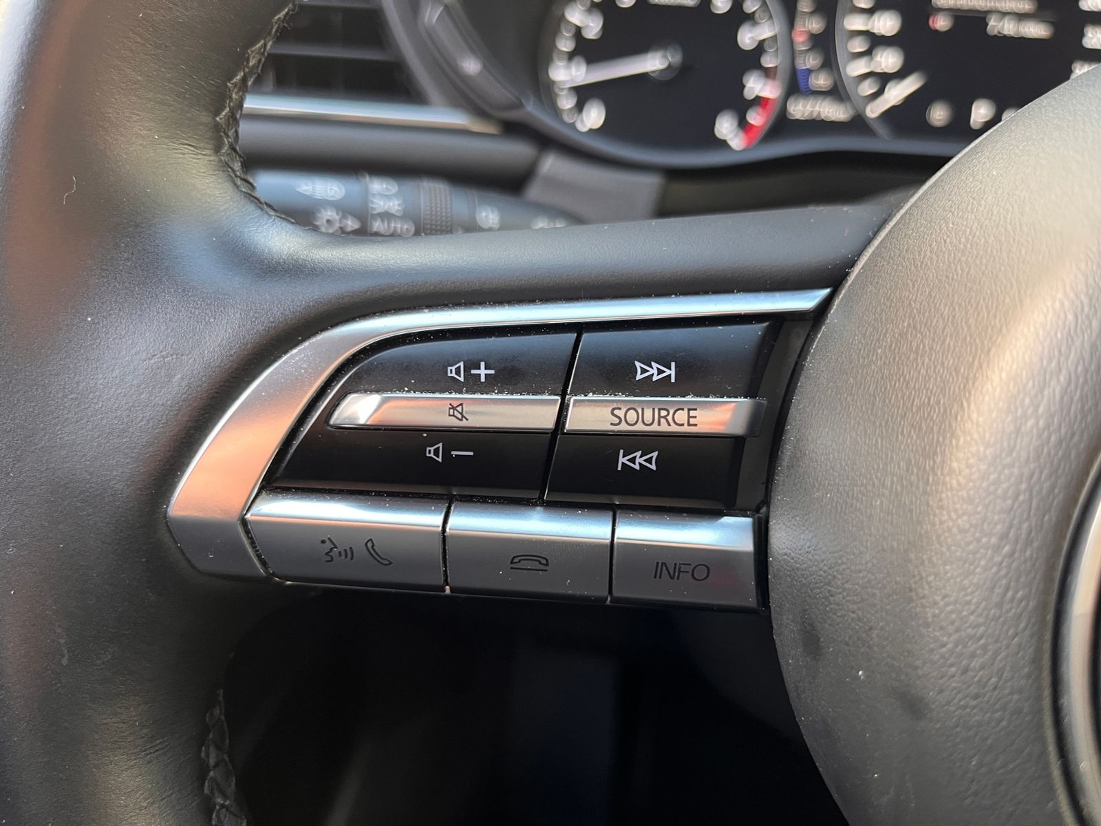 Fahrzeugabbildung Mazda CX-30 Selection AWD AHK 360° MATRIX LED NAV 18"