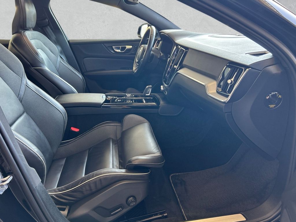 Volvo V60 Kombi R Design Recharge Plug-In Hybrid AWD T