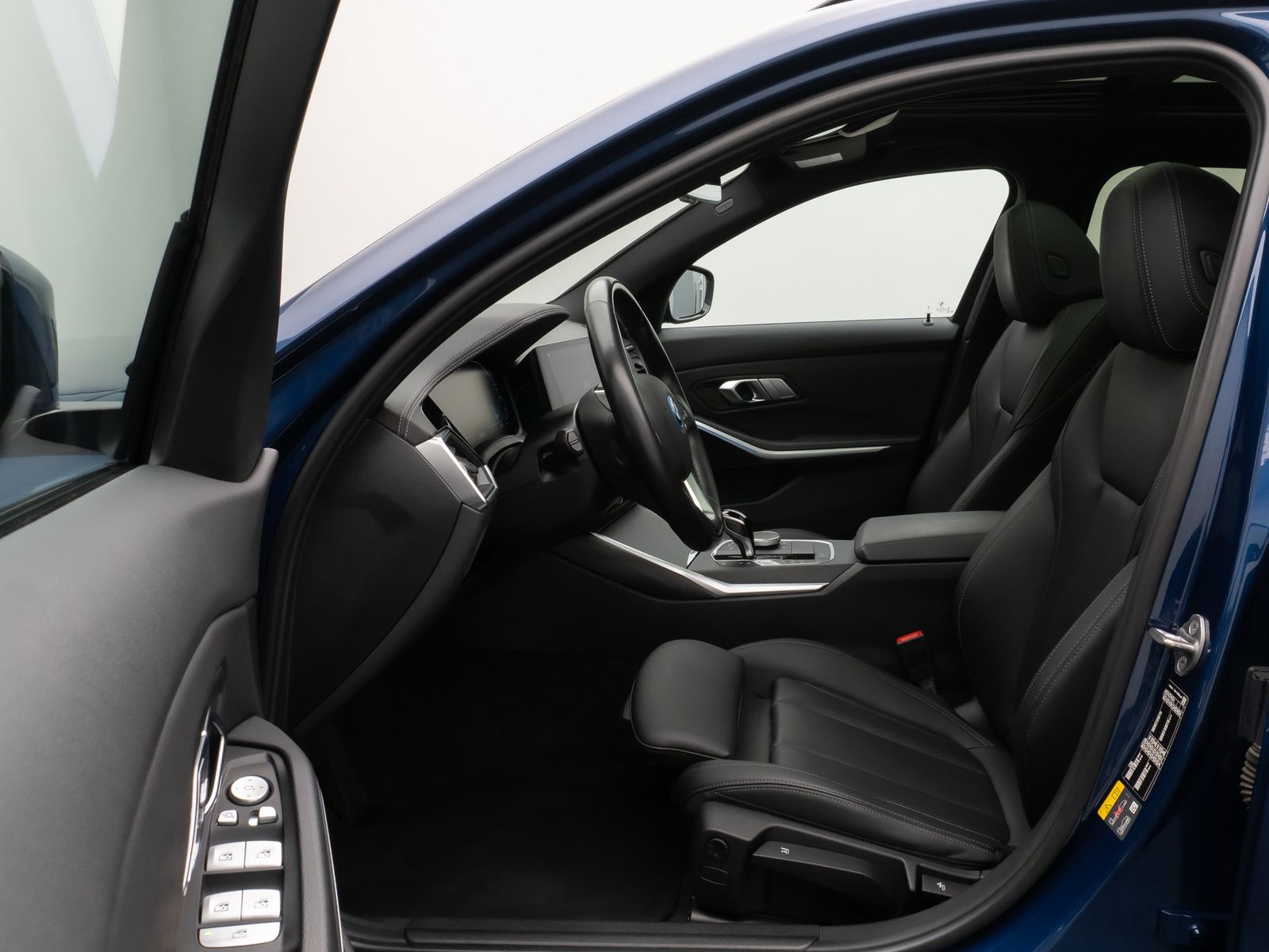 Fahrzeugabbildung BMW 330e xD Luxury Line Panorama Kamera HUD DAB AHK