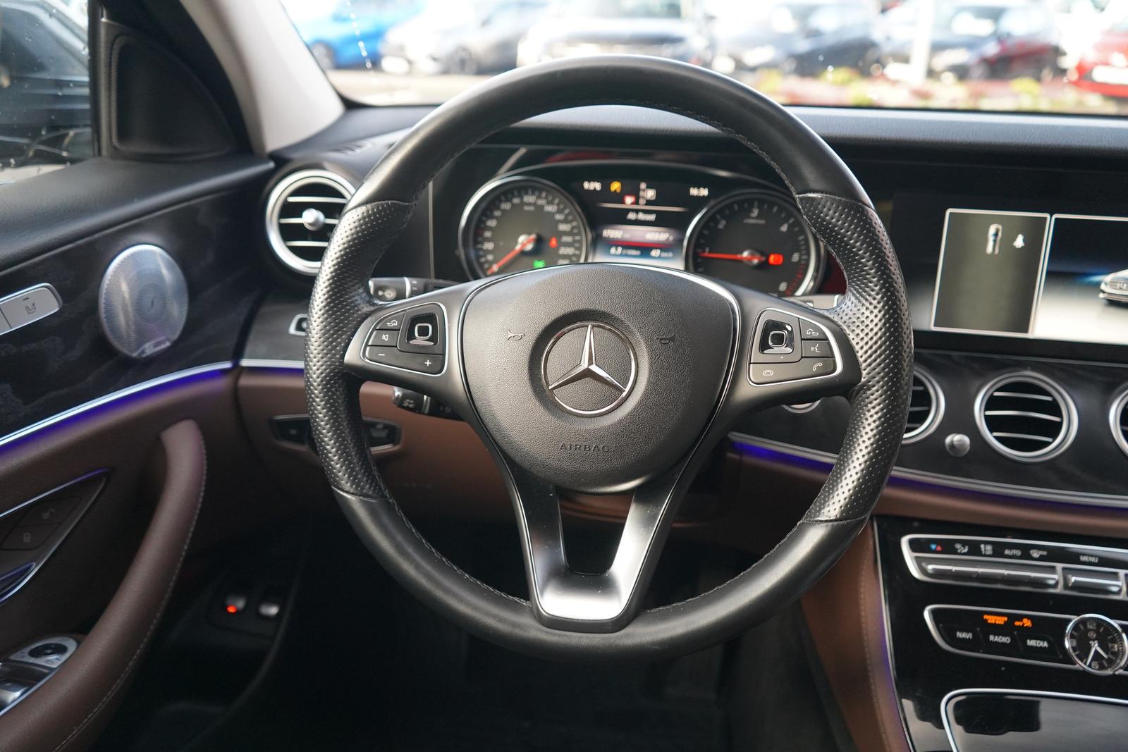 Mercedes-Benz E220 dT-Modell Avantgarde Klimaaut. Navi LED AHK