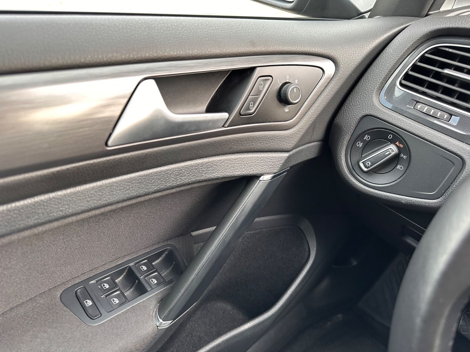 Fahrzeugabbildung Volkswagen Golf 1.5 Comfortline AHK/ACC/Pano/Navi/LED/Kamer
