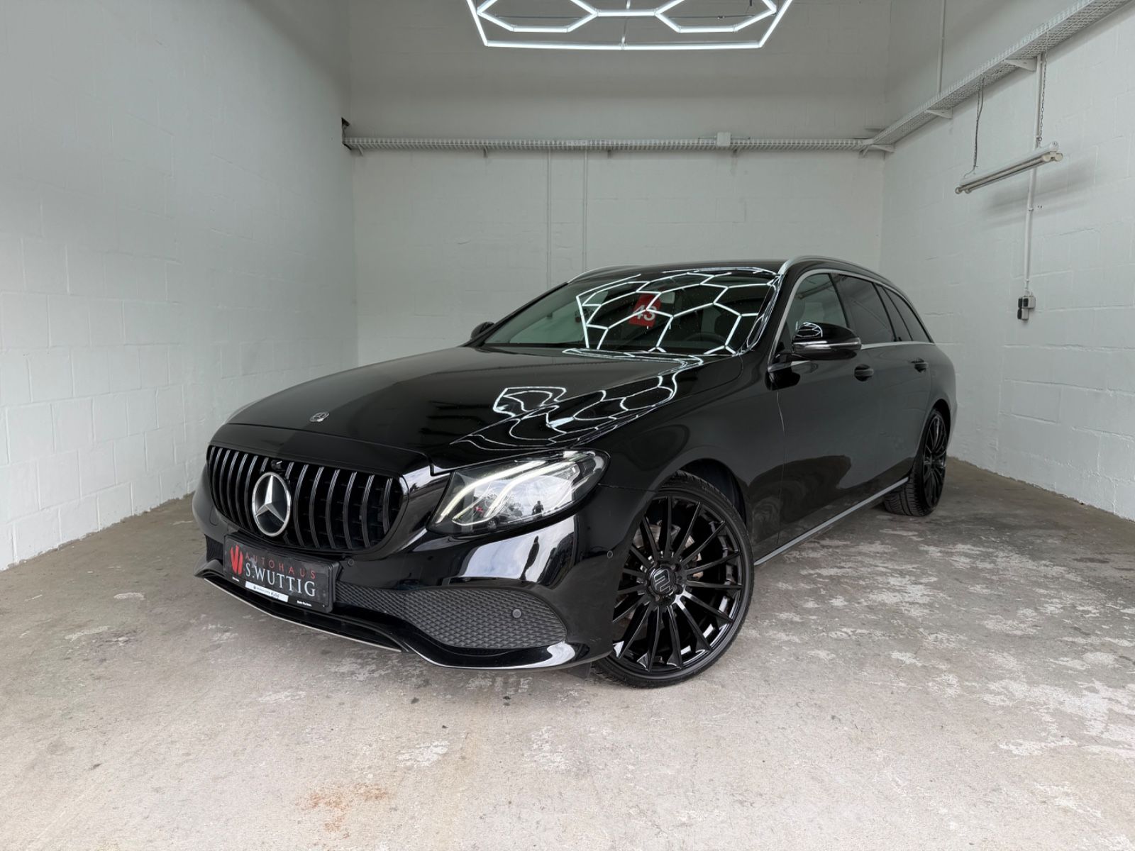Mercedes-Benz E 200 T Avantgarde+LED+NAVI+KAMERA+AMBIENTE+