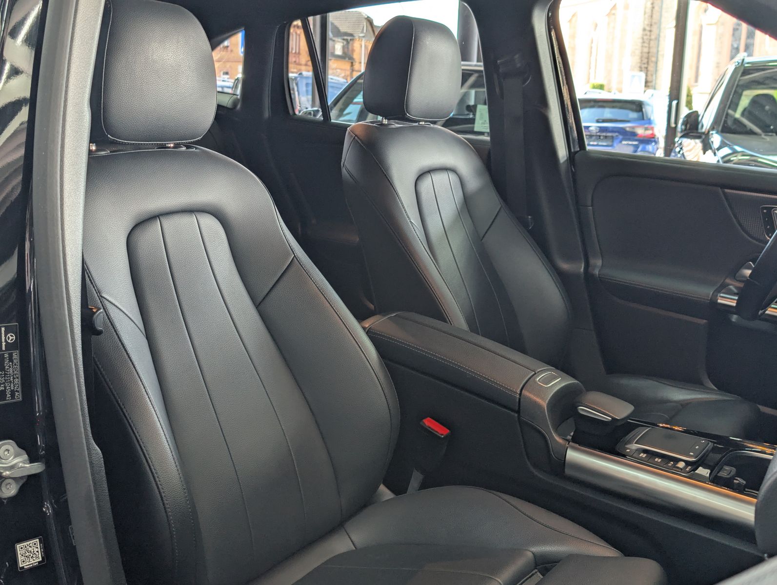 Fahrzeugabbildung Mercedes-Benz GLA 200 d LEDER AHK MBUX VIRT APP KAM SHZ ALU18"