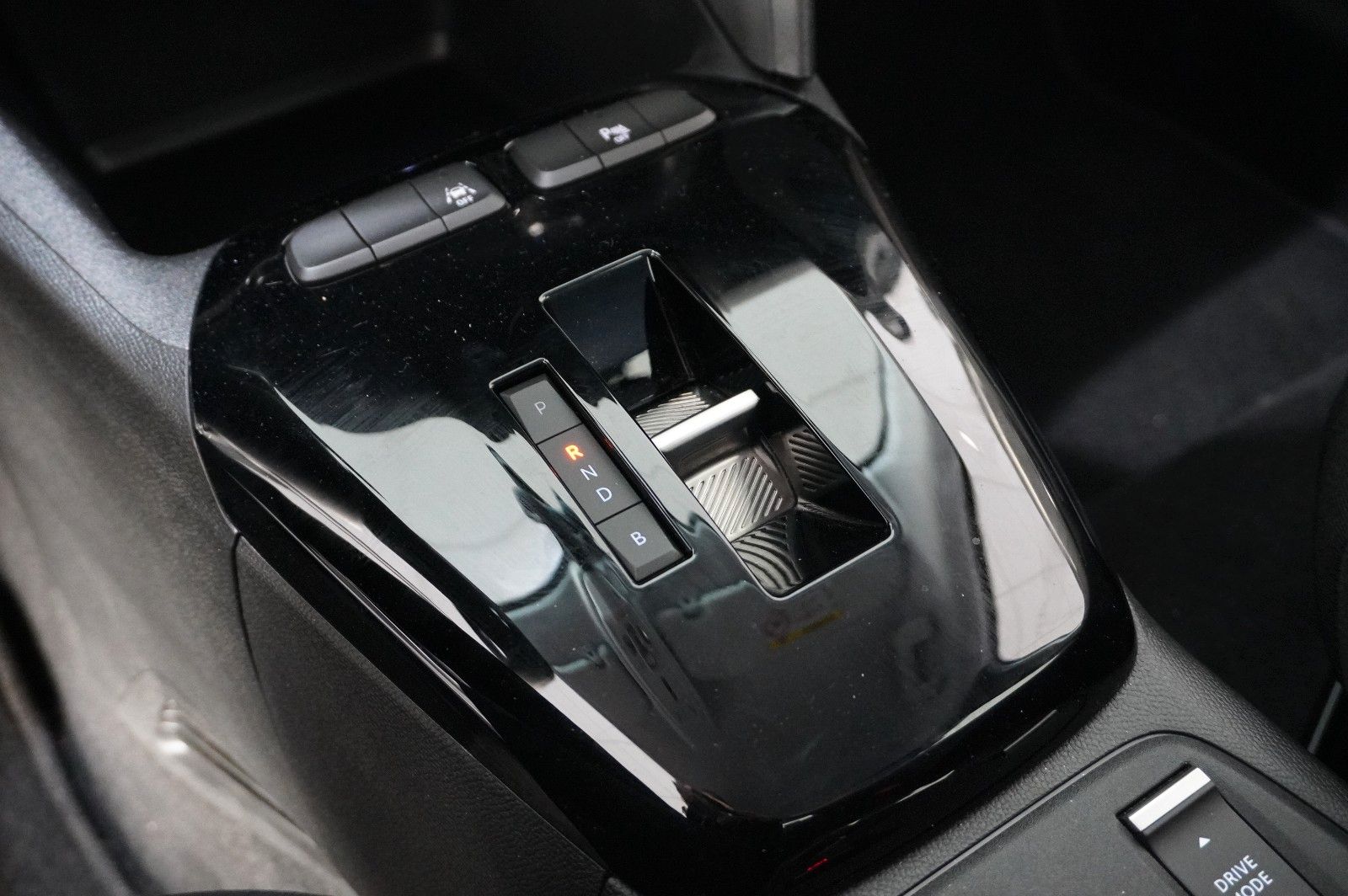 Fahrzeugabbildung Opel Corsa-e F EDITION 7KW NAVI/VIRT/SHZ/DAB/WÄRMEP.