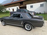 Ford Mustang V8 289 cui TÜV/H Grau, schw. Rallyestr. - Ford Mustang Oldtimer mit Benzin-Antrieb