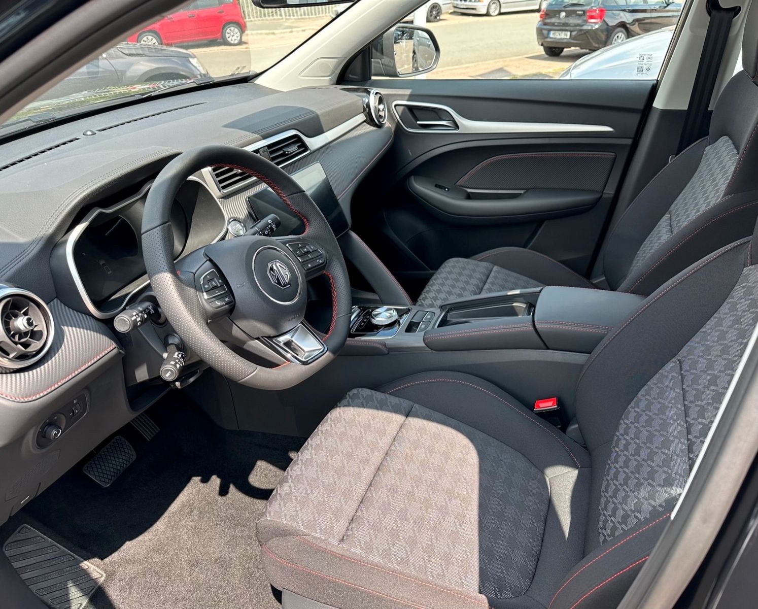 Fahrzeugabbildung MG ZS Comfort Maximal 70 kWh Sofort Verfügbar