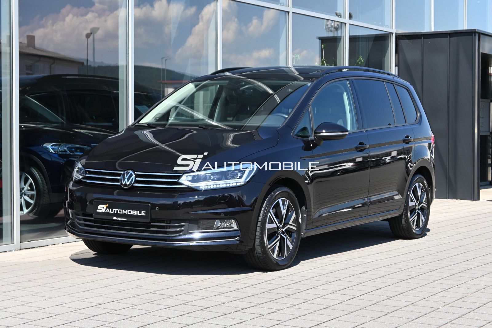 Fahrzeugabbildung Volkswagen Touran 1.5 TSI DSG °ACC°AHK°PANO°STHZ°DYNAUDIO°