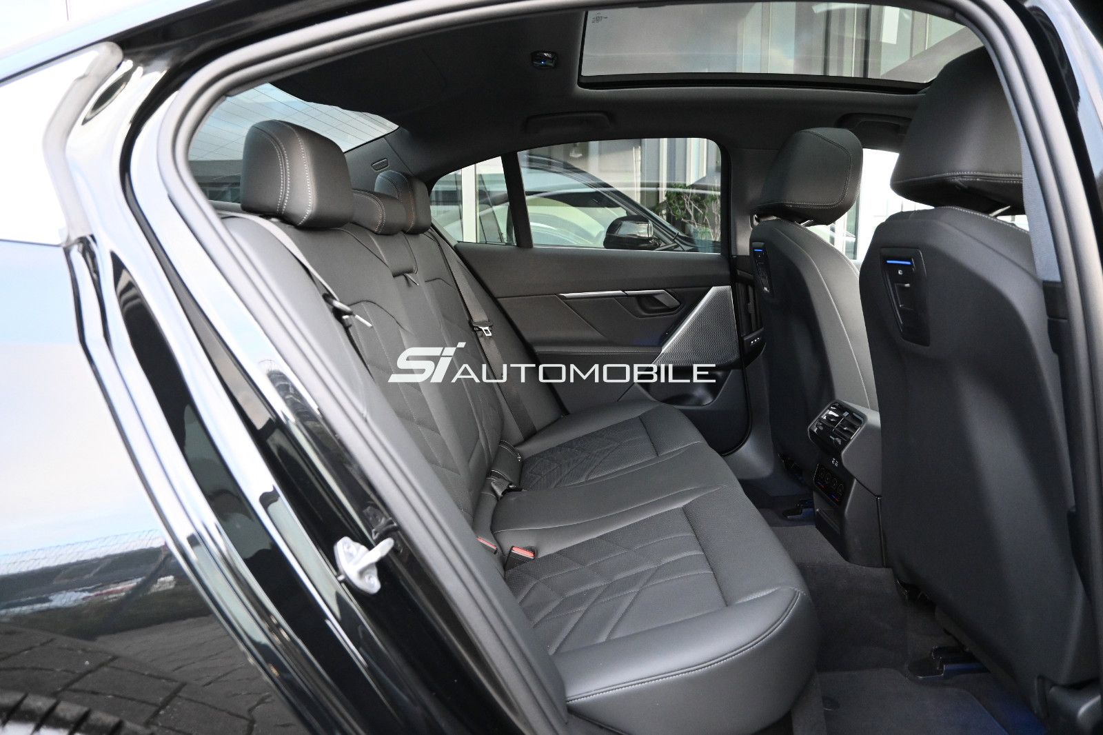 Fahrzeugabbildung BMW 520d °KOMFORTSITZE°PANO°SITZKLIMA°STANDHEIZ°360°