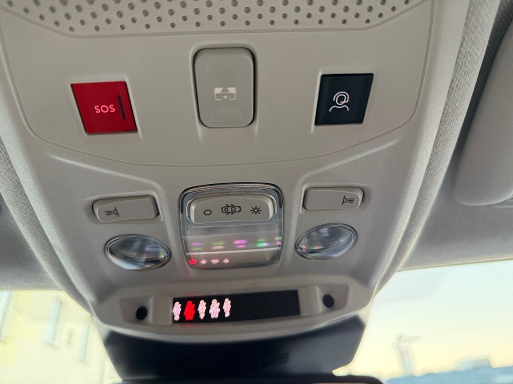 Fahrzeugabbildung Citroën C4 Hybrid 145 MAX - Schiebedach*Winter Paket