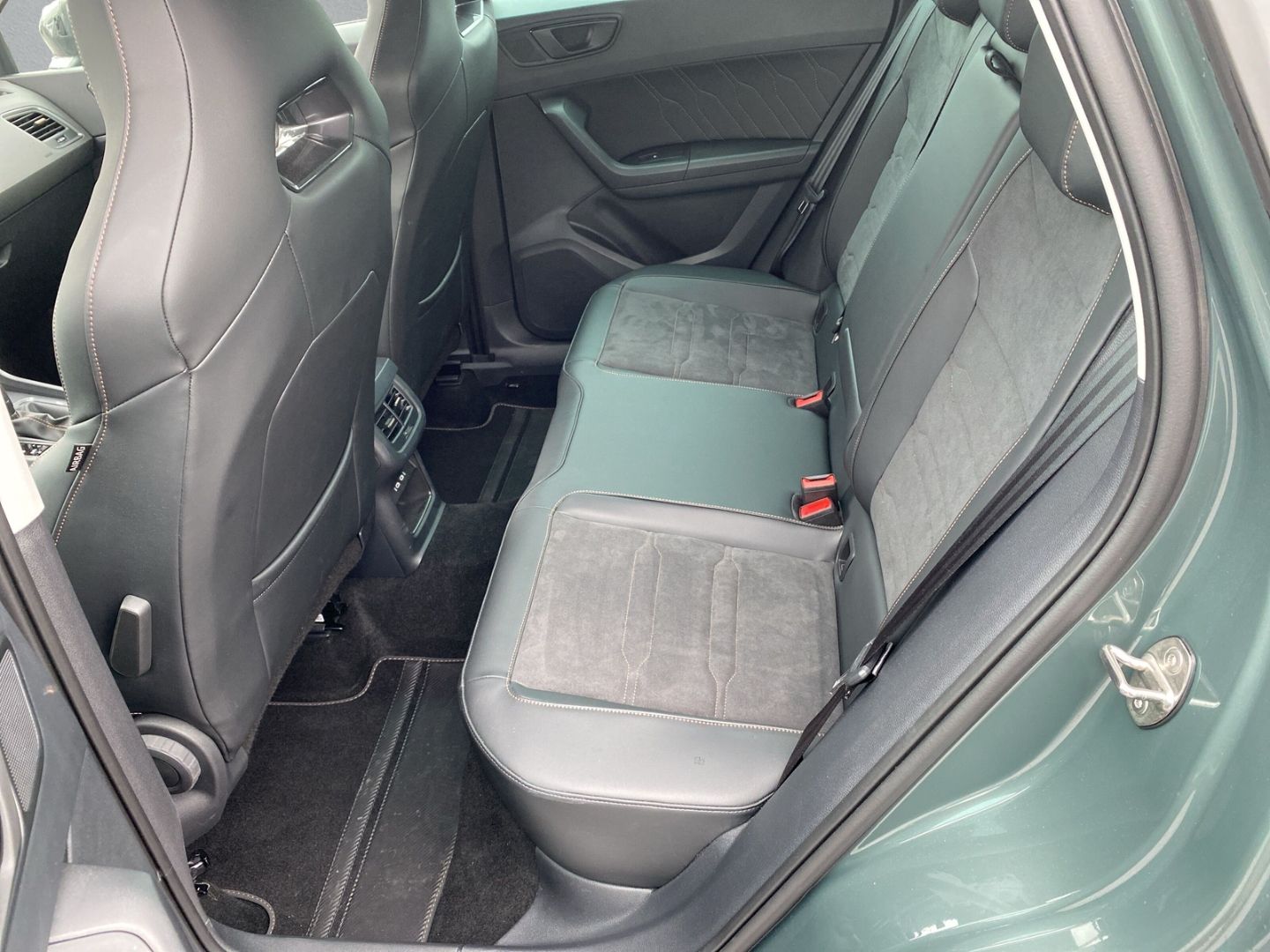 Fahrzeugabbildung CUPRA Ateca Basis AHK-klappbar Navi Digitales Cockpit