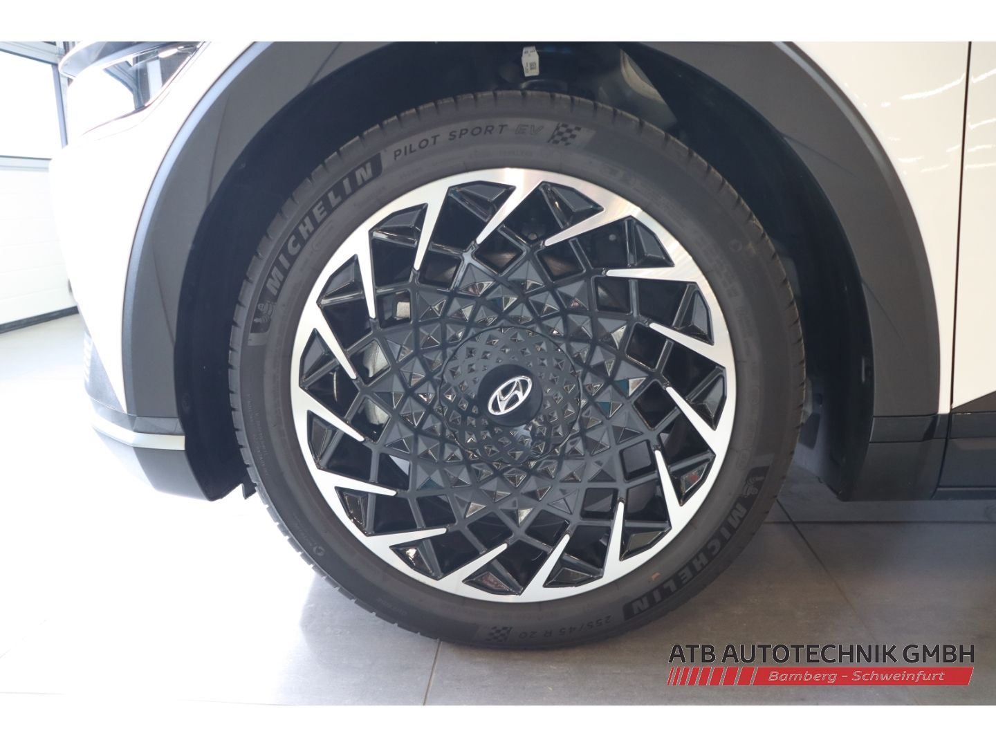 Fahrzeugabbildung Hyundai IONIQ 5 Techniq 77,4 kWh SOH 100% 20'' LM-Felgen