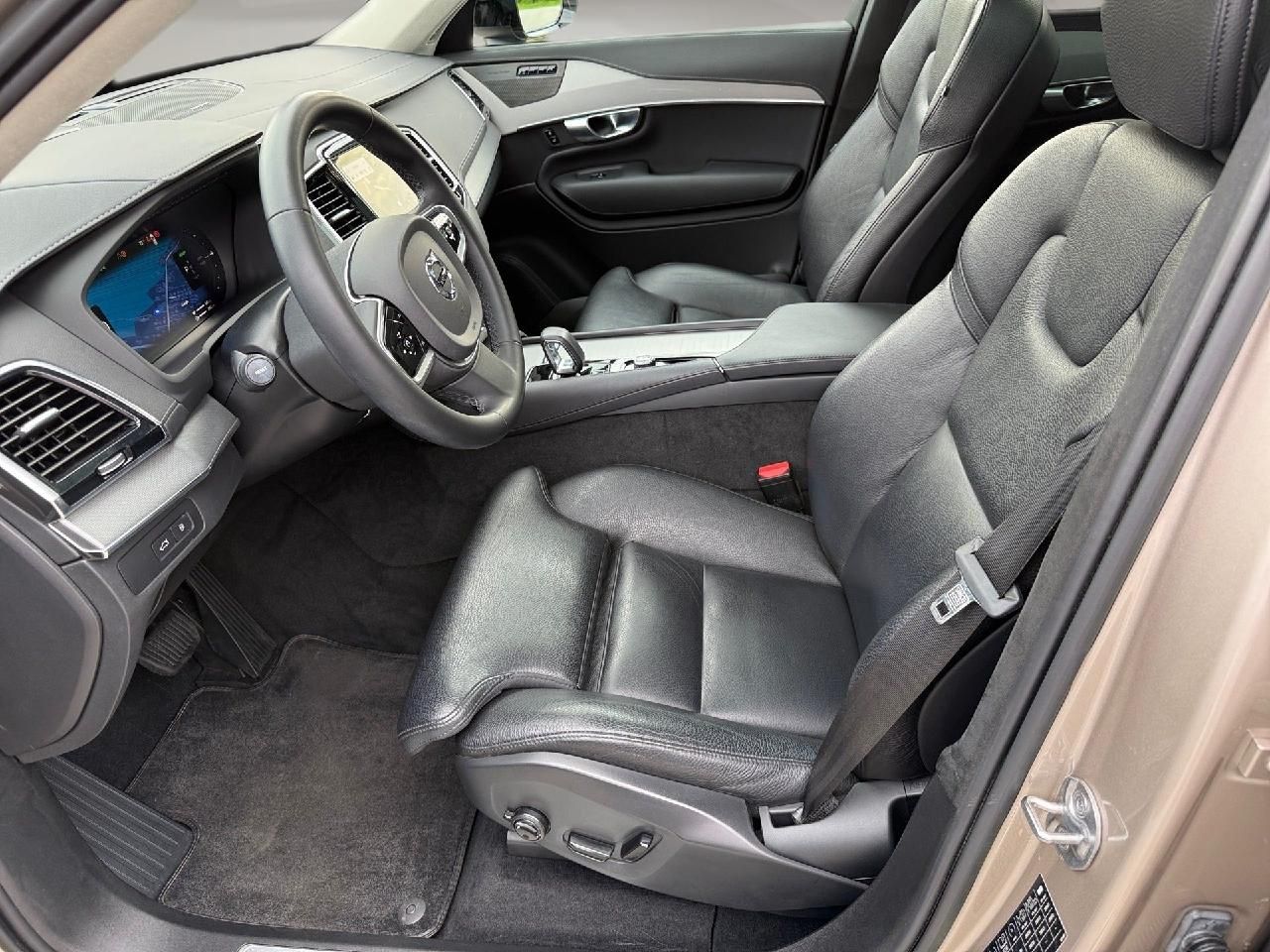 Fahrzeugabbildung Volvo XC90 Ultimate Dark Recharge Plug-In Hybrid AWD