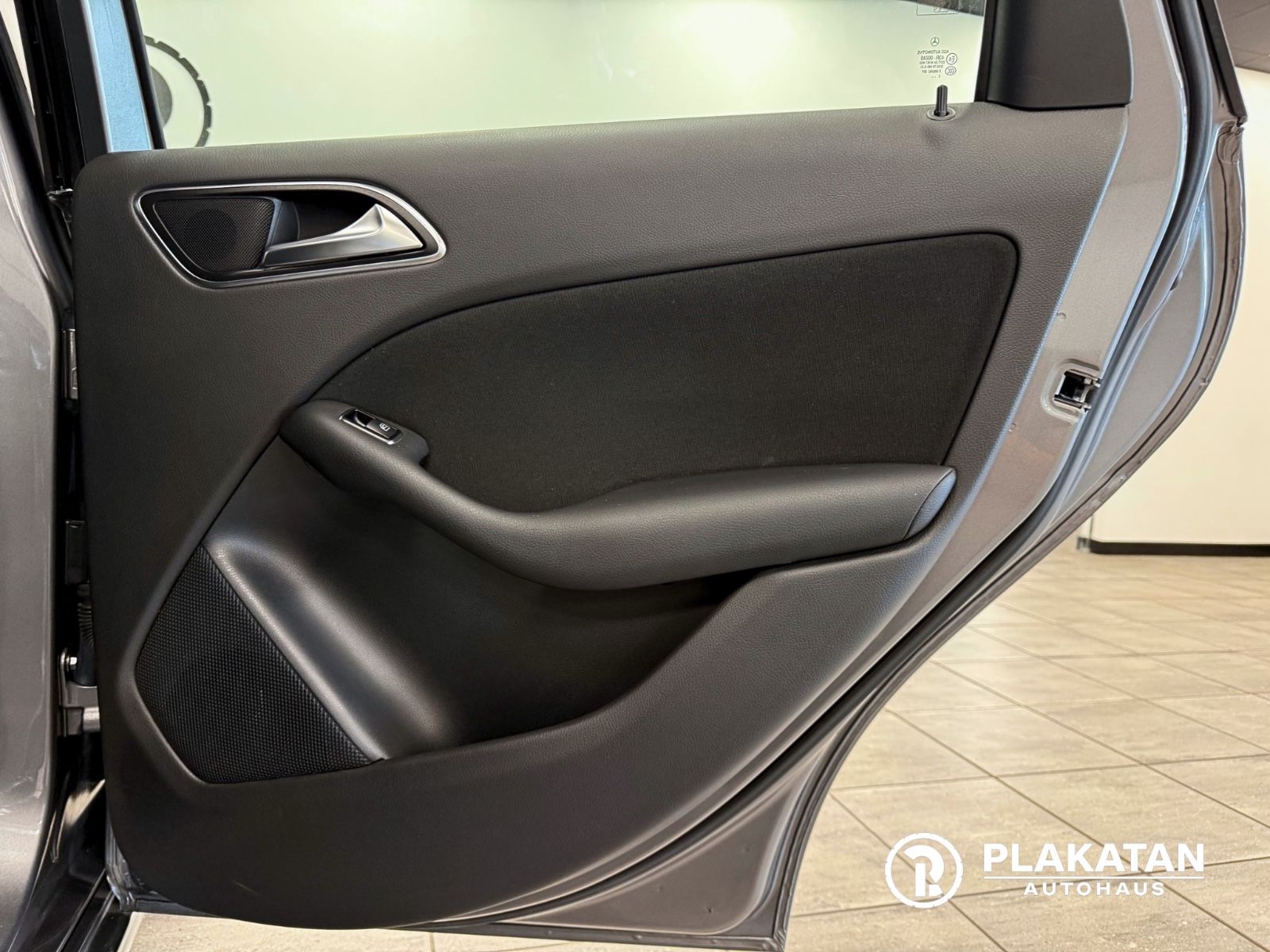 Fahrzeugabbildung Mercedes-Benz B 200 Navi Bi-Xenon Tempomat 1Hand