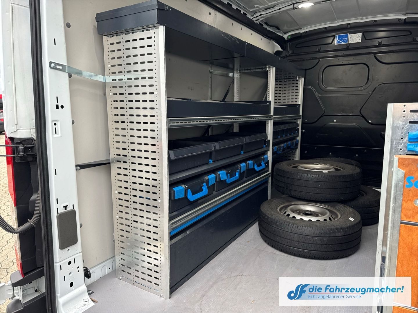 Fahrzeugabbildung Ford Transit Kasten Werkstatteinr. L2 3,5t Navi CarPl