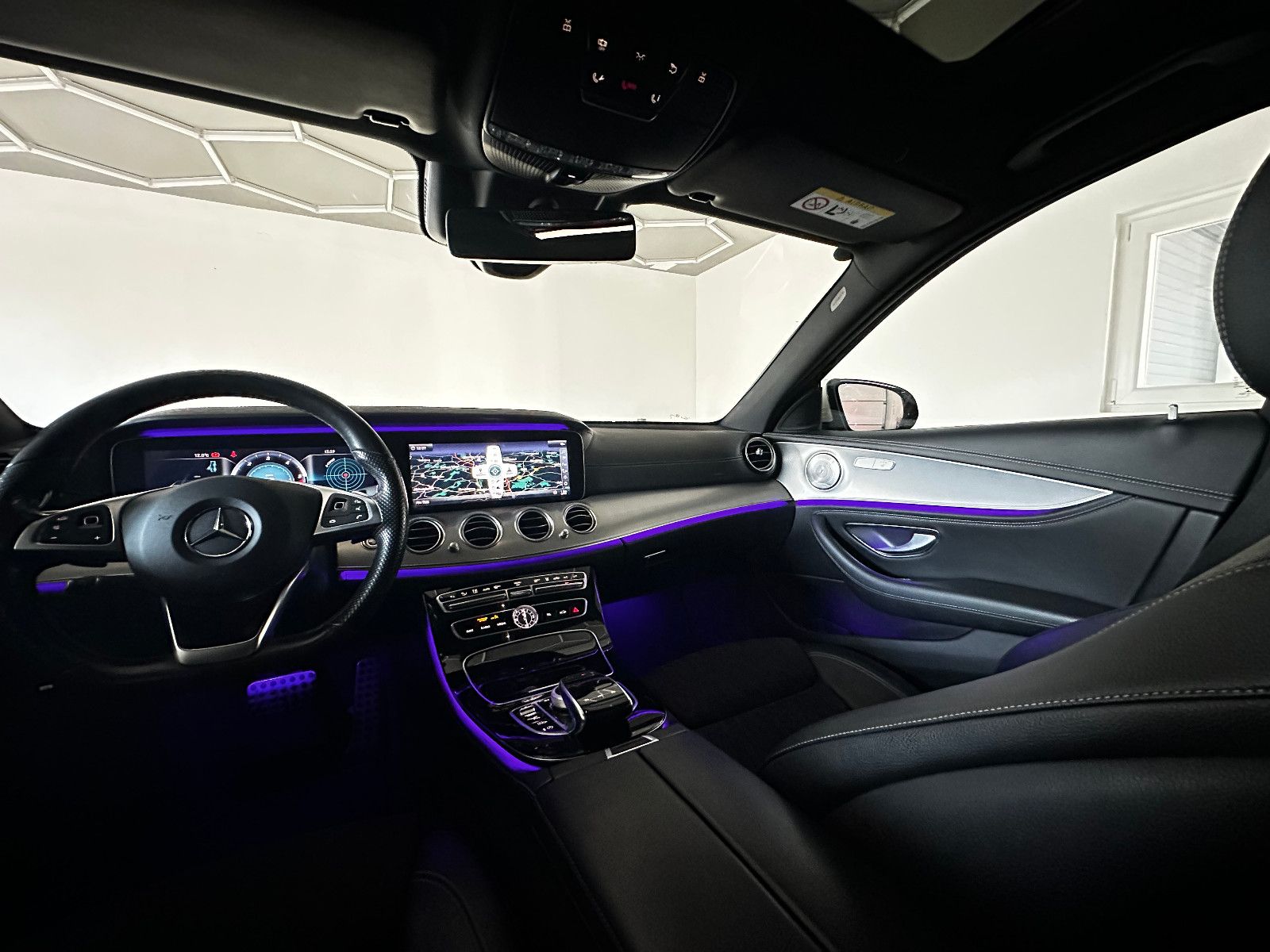 Fahrzeugabbildung Mercedes-Benz E 350d AMG-LINE/WIDESCREEN/360°KAM/PANO/E43 Opt.