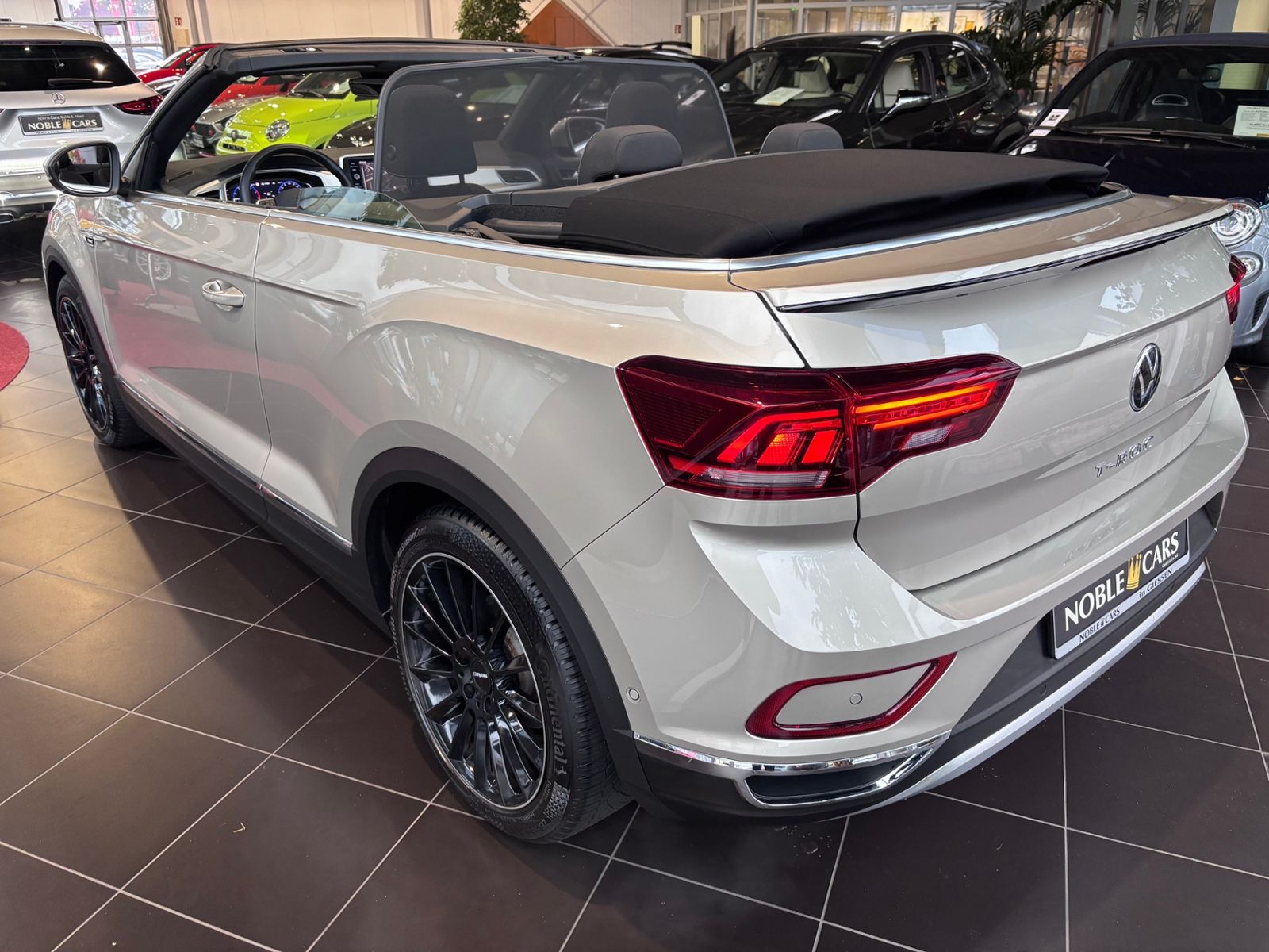 Fahrzeugabbildung Volkswagen T-Roc Cabriolet Move RFK LED NAVI ALU