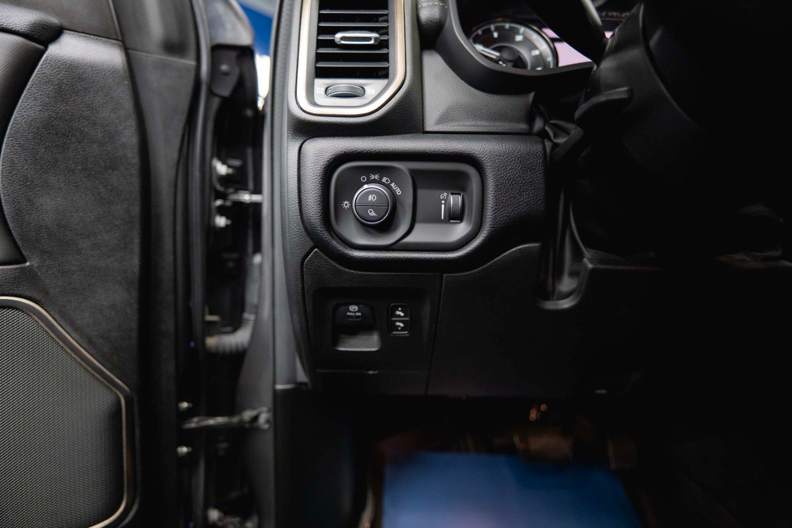 Fahrzeugabbildung Dodge RAM 3.0 V6 EcoDiesel 4x4 REBEL OFFROAD AXLE LOCK