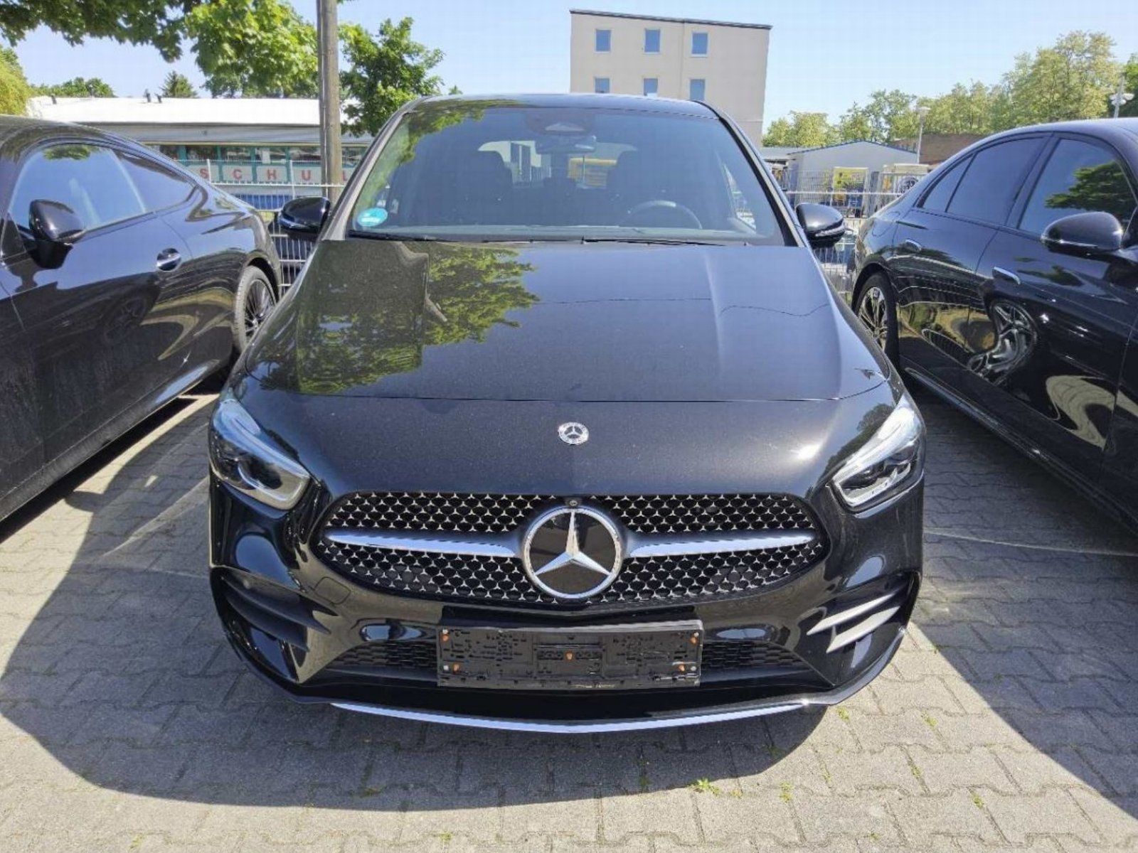 Fahrzeugabbildung Mercedes-Benz B 220 4M AMG Premi+ AHK Memo MLED Pano HUD KeyGo