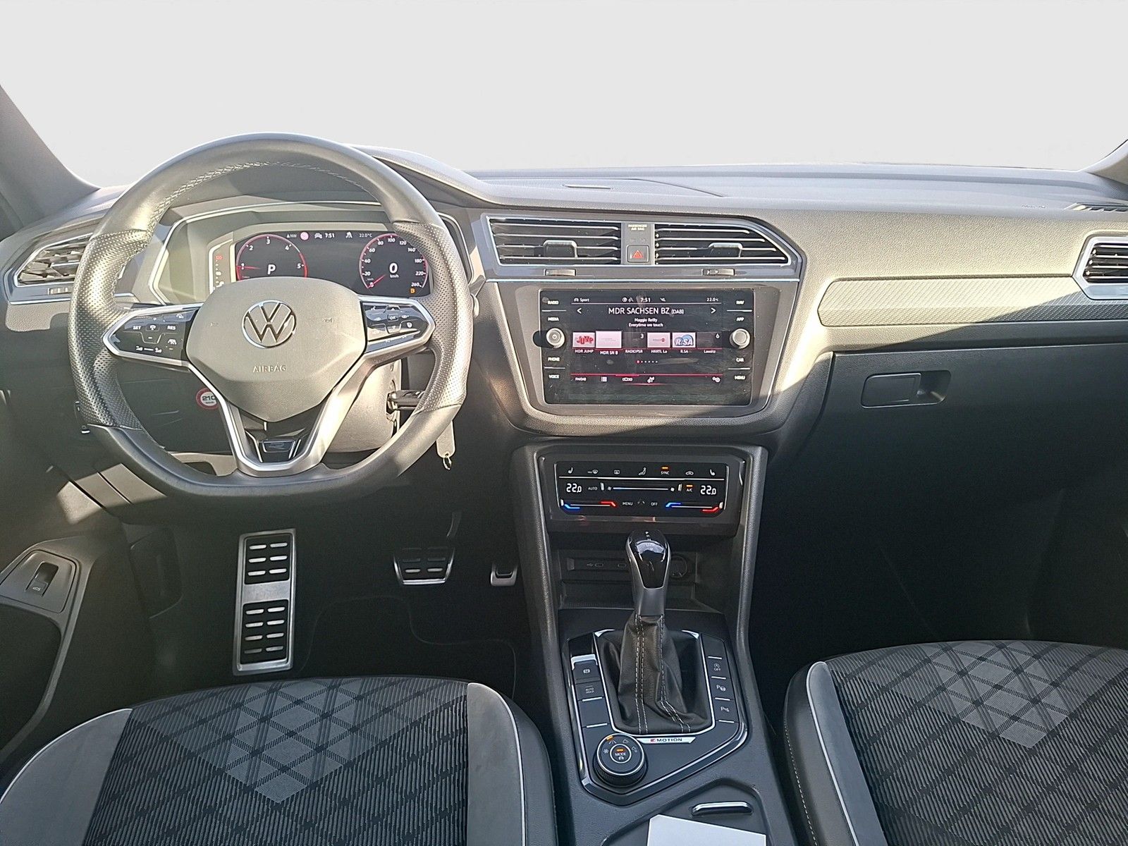 Fahrzeugabbildung Volkswagen Tiguan Allspace TDI R-Line DSG 4M Matrix AHK Nav