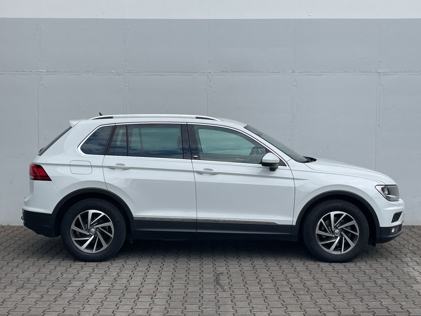 Tiguan 2.0TDI Sound AHK/Navi/App-Connect/ACC/PDC