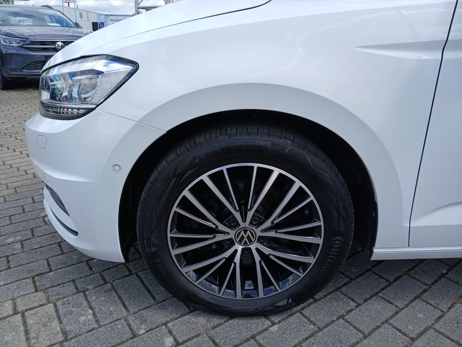 Fahrzeugabbildung Volkswagen Touran 2.0 TDI Highline DSG AHK Pano Kamera