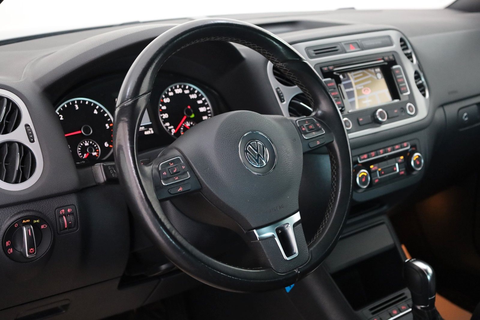 Fahrzeugabbildung Volkswagen Tiguan Life 4M Navi,SH,PDC,Park Assist,SR+WR