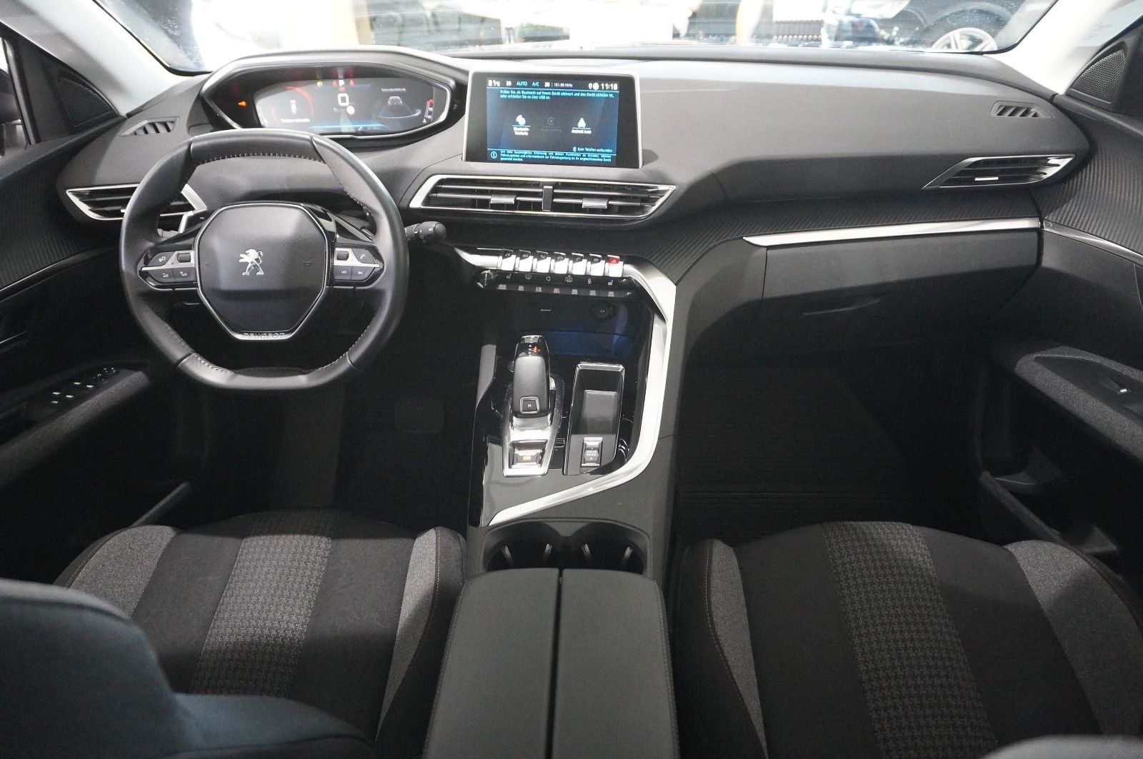 Fahrzeugabbildung Peugeot 5008 1.2T ACTIVE PACK 7-SITZ NAVI/LED/KAMERA/DAB