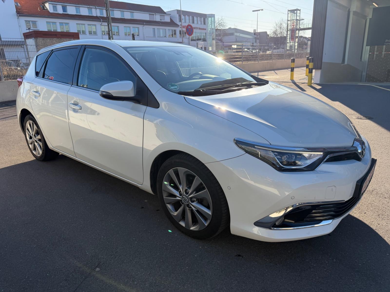 Toyota Auris Executive Automatik*KAMERA*T-LEDER*LED