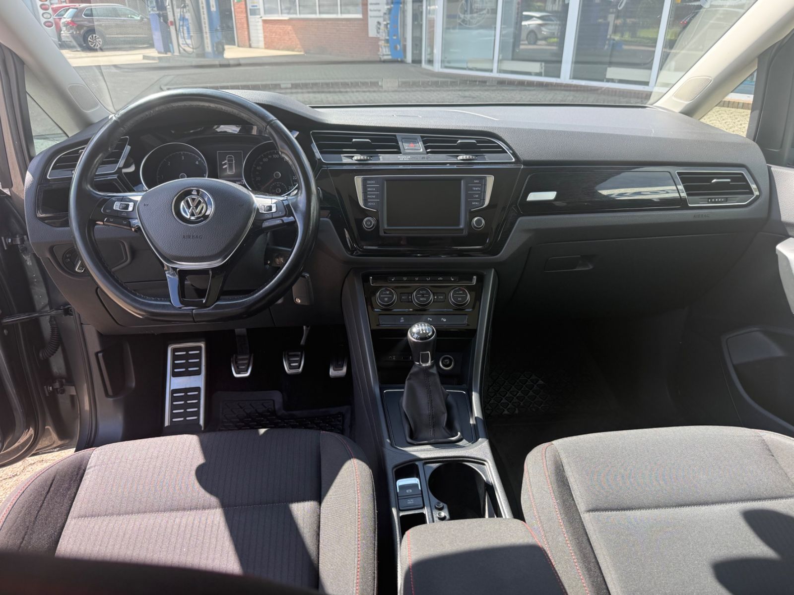 Fahrzeugabbildung Volkswagen Touran 2.0 TDI Sound 7-Sitze/Pano/AHK/ACC