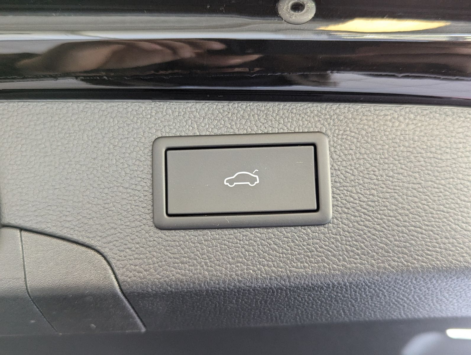 Fahrzeugabbildung SKODA Superb 2.0 TDI 4x4 Selection Matrix AHK 5J Garan