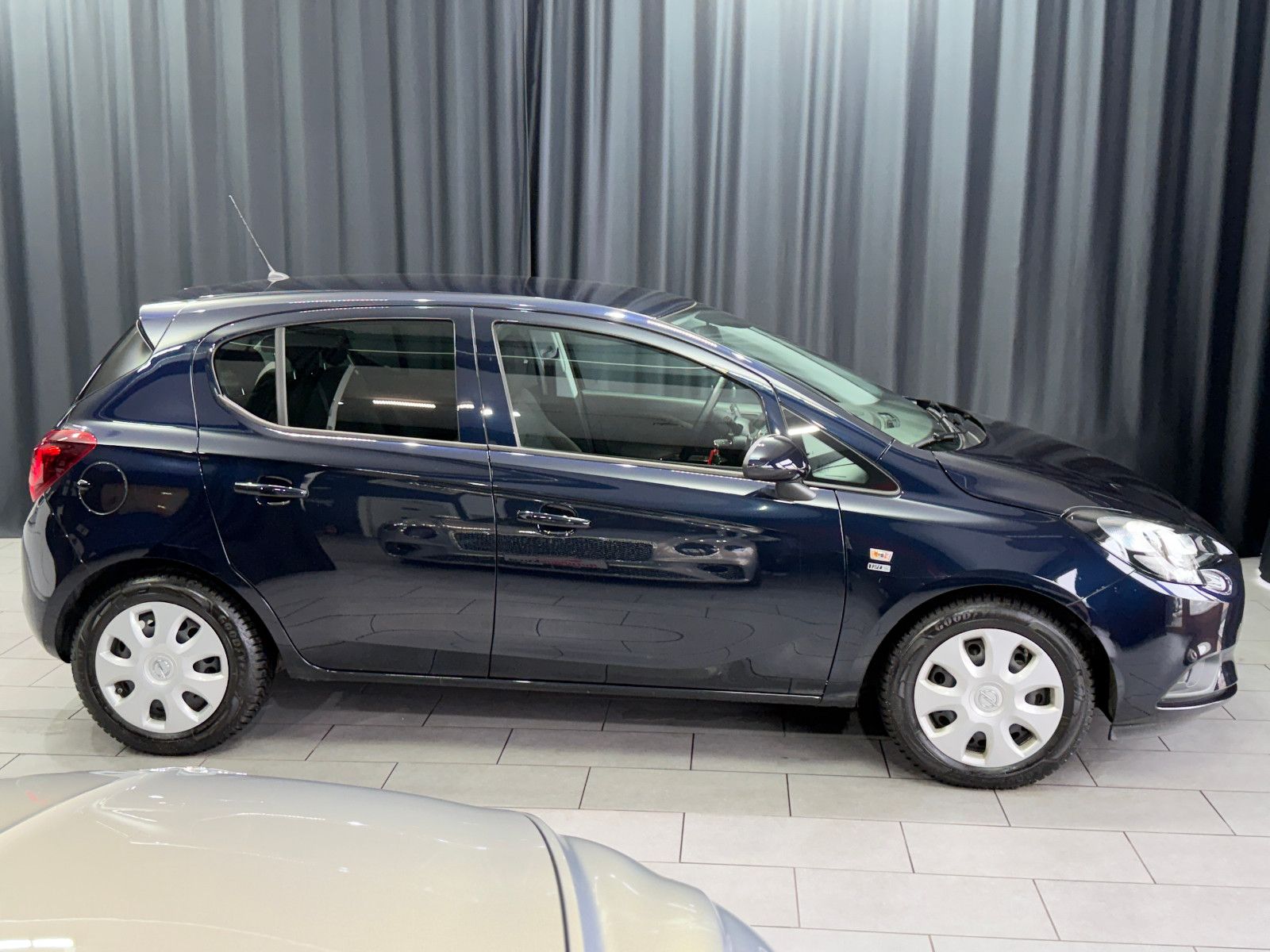 Fahrzeugabbildung Opel Corsa E|Automatik|RF-Kamera|Heizung|Bluetooth