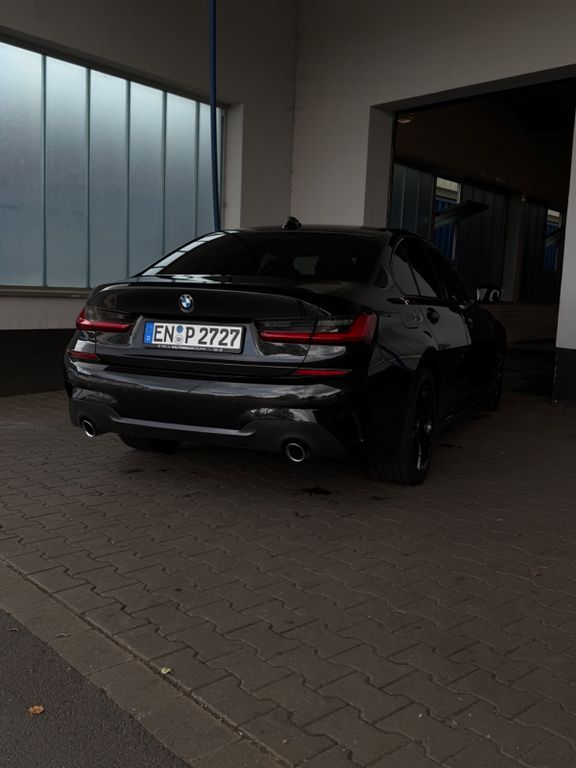 Image of BMW 320