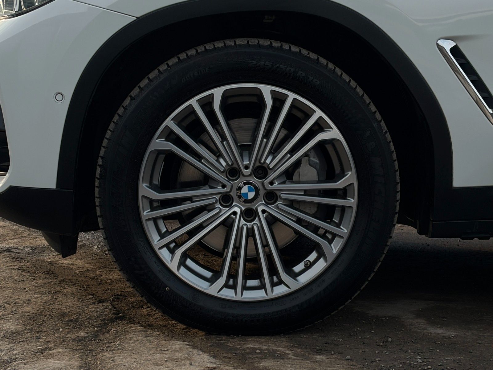 Fahrzeugabbildung BMW X3 xDrive 30i Luxury Line Pano Akustik Komf. HuD