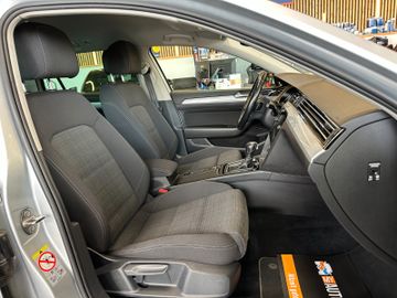 Volkswagen Passat *KEYLESS*ACC*AHK*NAV*3-ZONEN*LED*