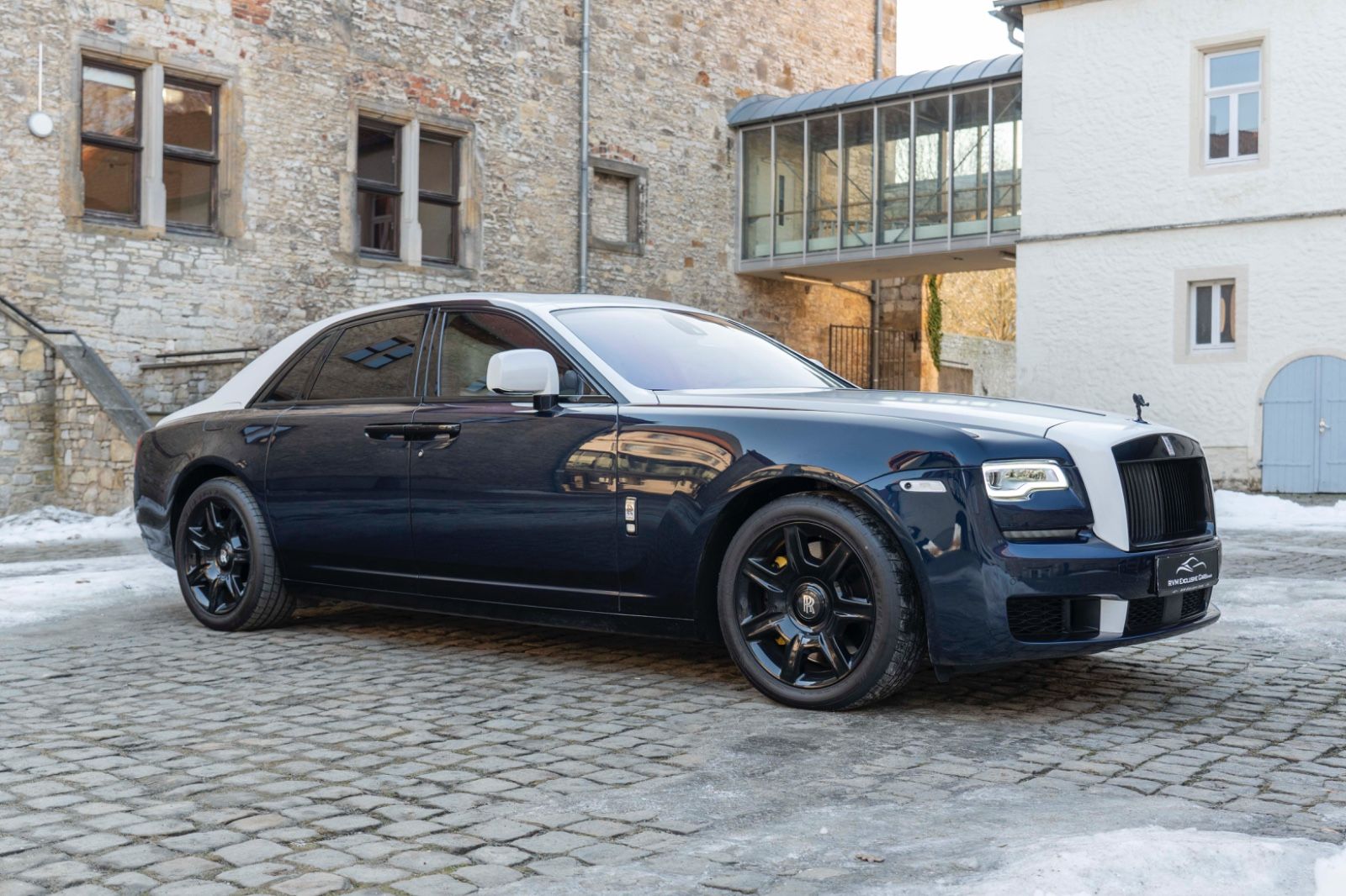 Fahrzeugabbildung Rolls-Royce Ghost V12 TWO TONE FACELIFT STERNHIMMEL KÜHLBOX