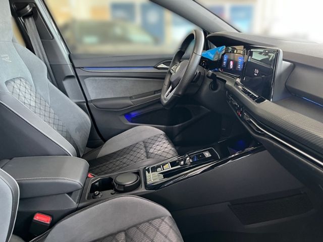 Fahrzeugabbildung Volkswagen Golf Variant VIII 2.0 TSI DSG R-LINE STHZG NAV G