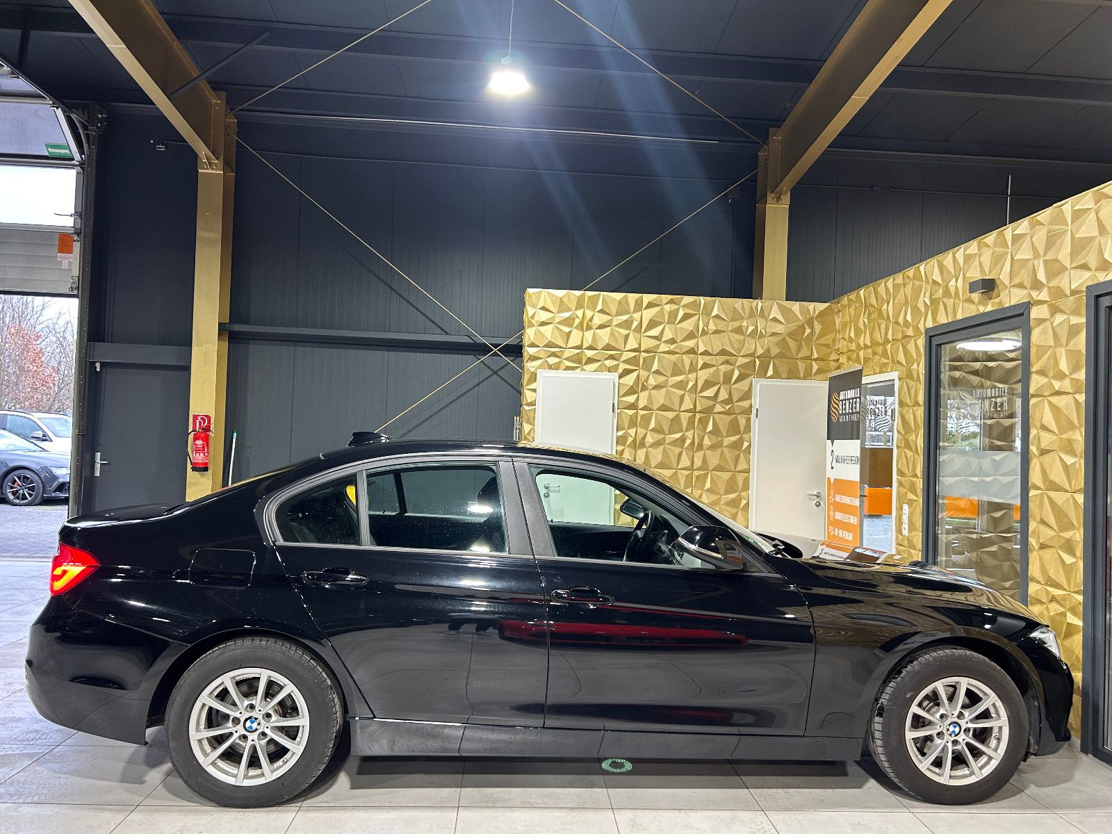 Fahrzeugabbildung BMW 318 d Advantage/NAVI7TEMPOMAT/SHZ/PDC/KLIMA