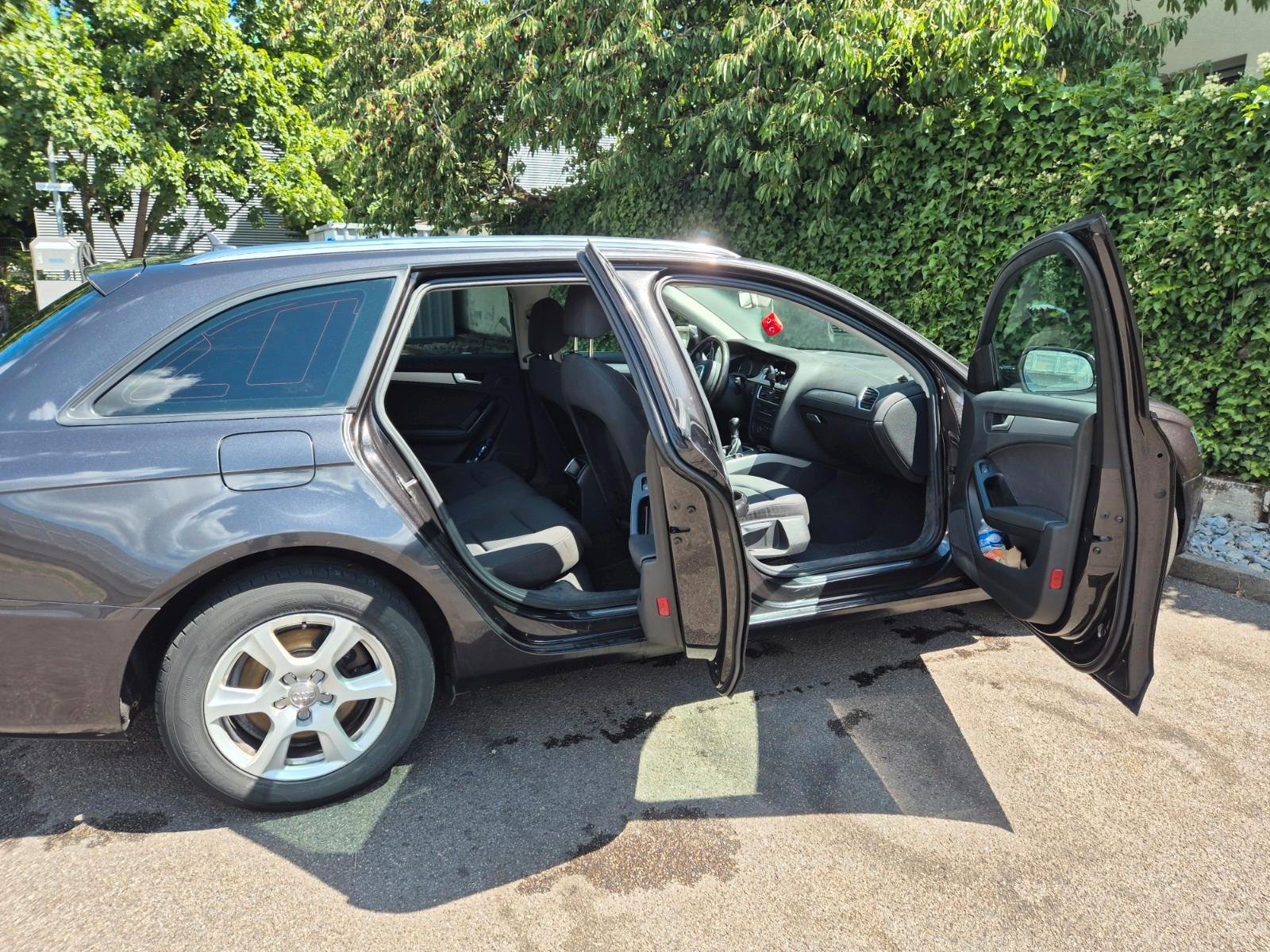 Audi A4 2009 — photo 10